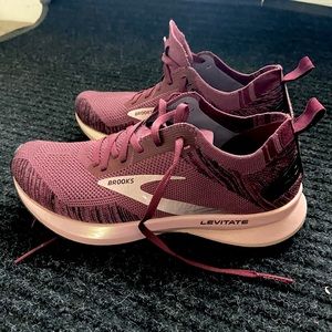 Brooks Levitate shoes -maroon and pink